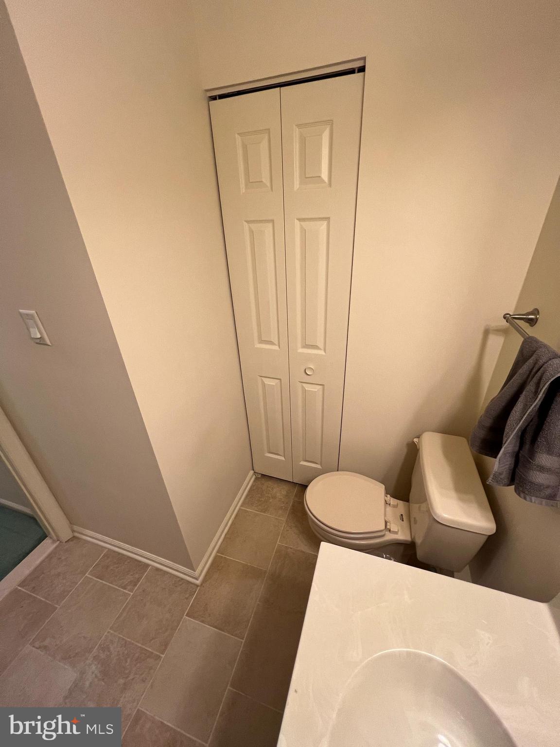 VILLAGE SHIRES - Residential Lease