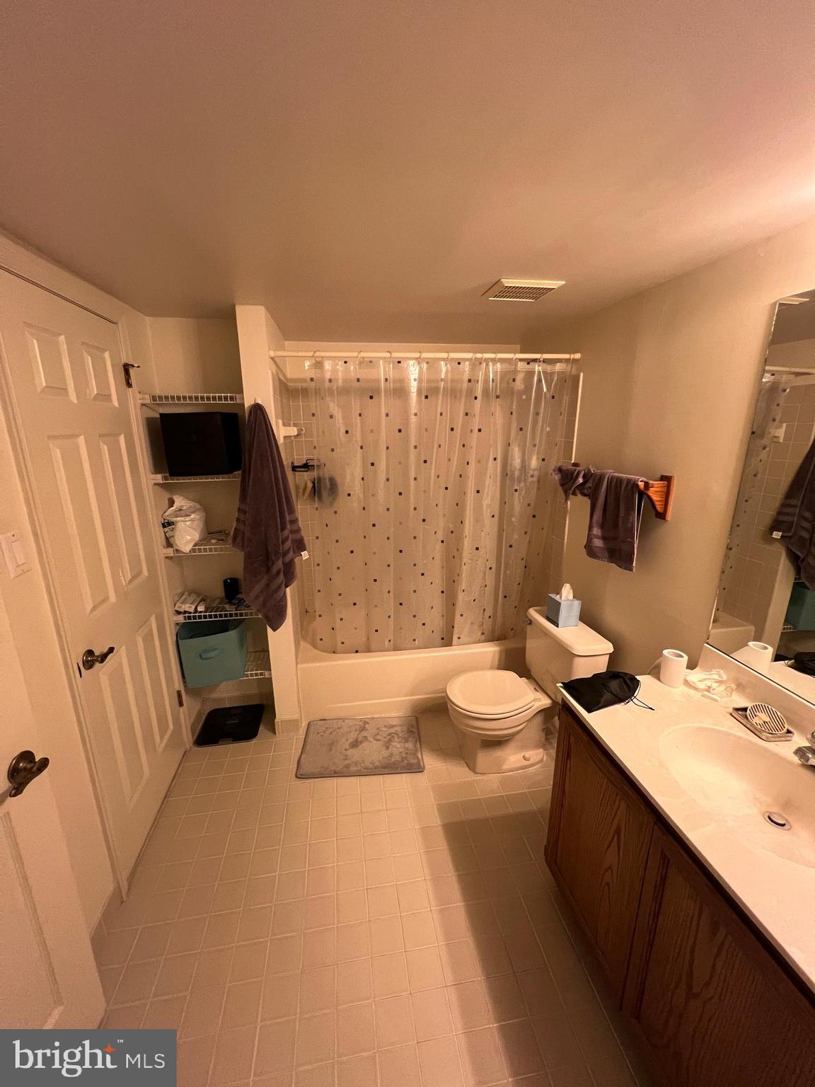 VILLAGE SHIRES - Residential Lease