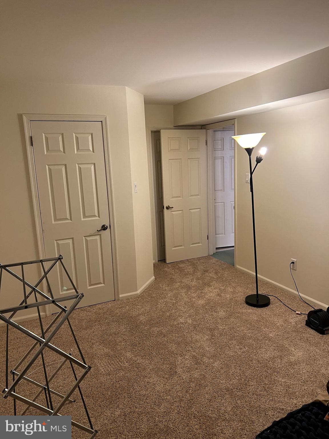 VILLAGE SHIRES - Residential Lease