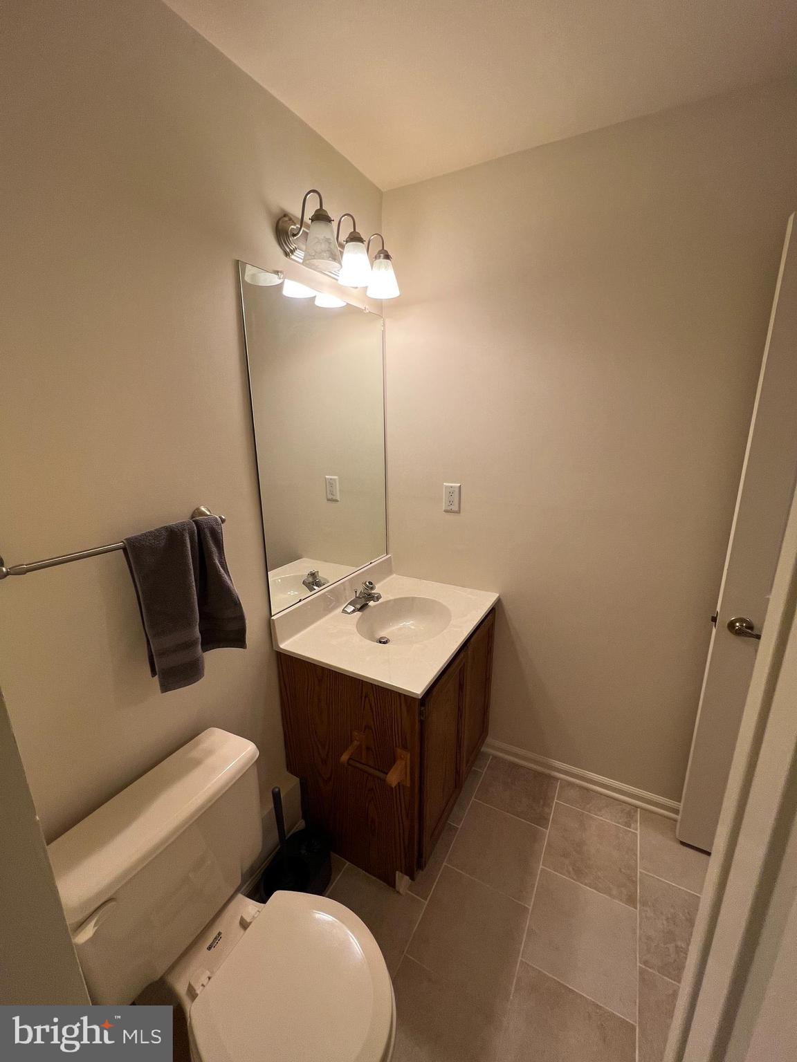 VILLAGE SHIRES - Residential Lease