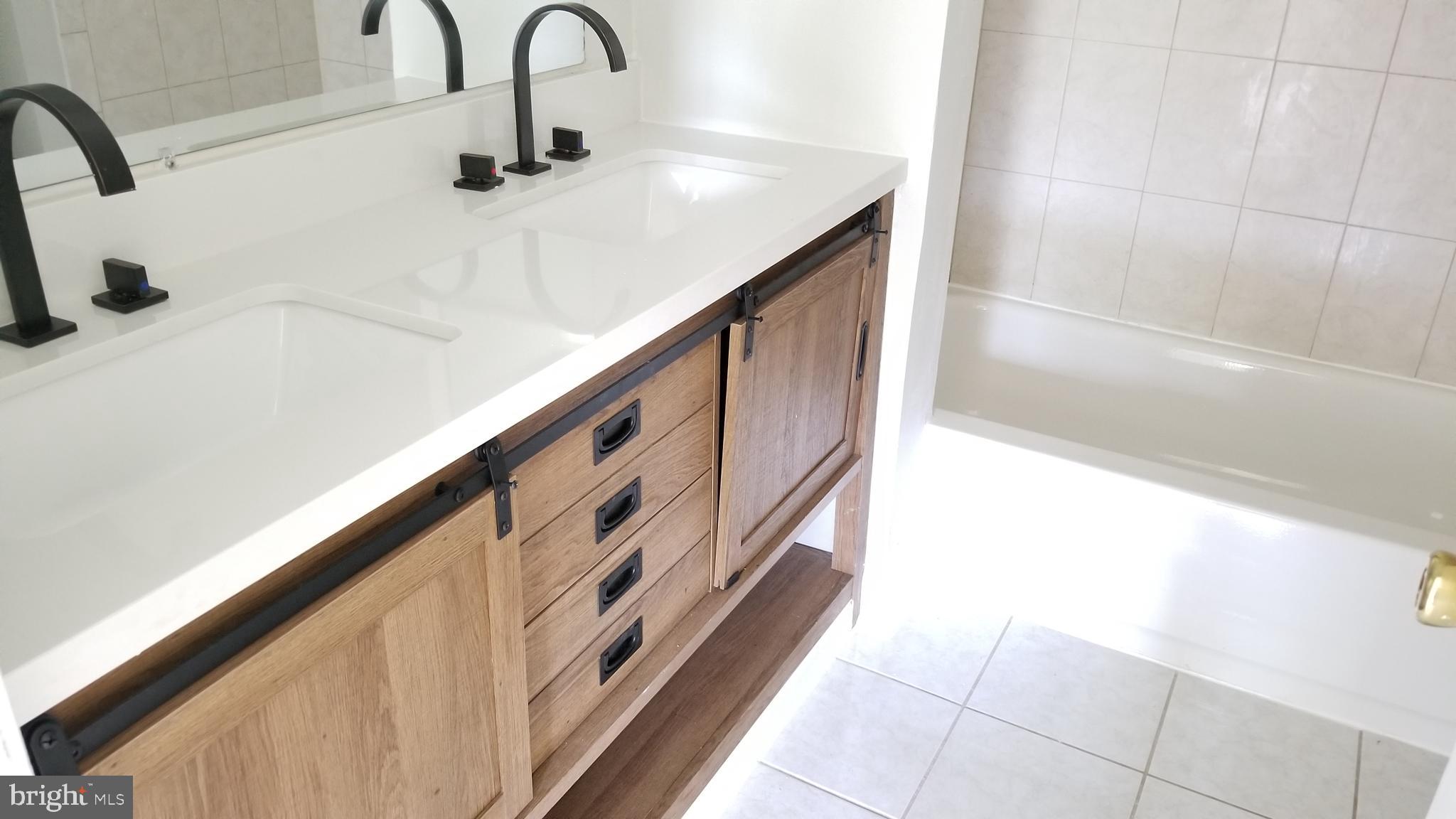 FAIRWAY ISLAND - Residential Lease