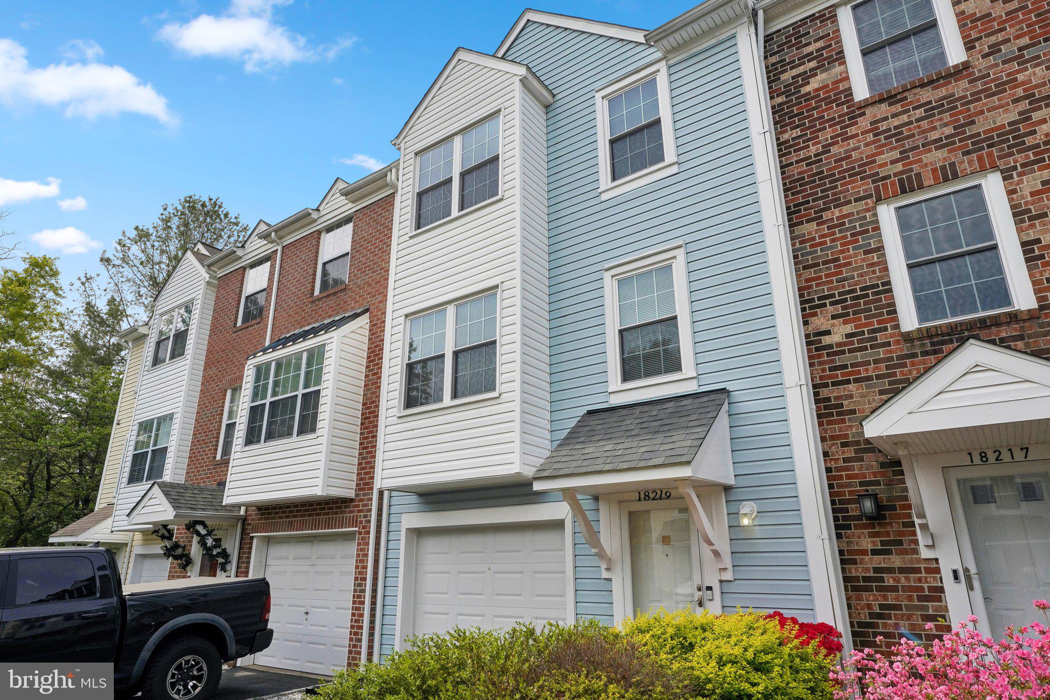 18219 FOX CHASE CIRCLE