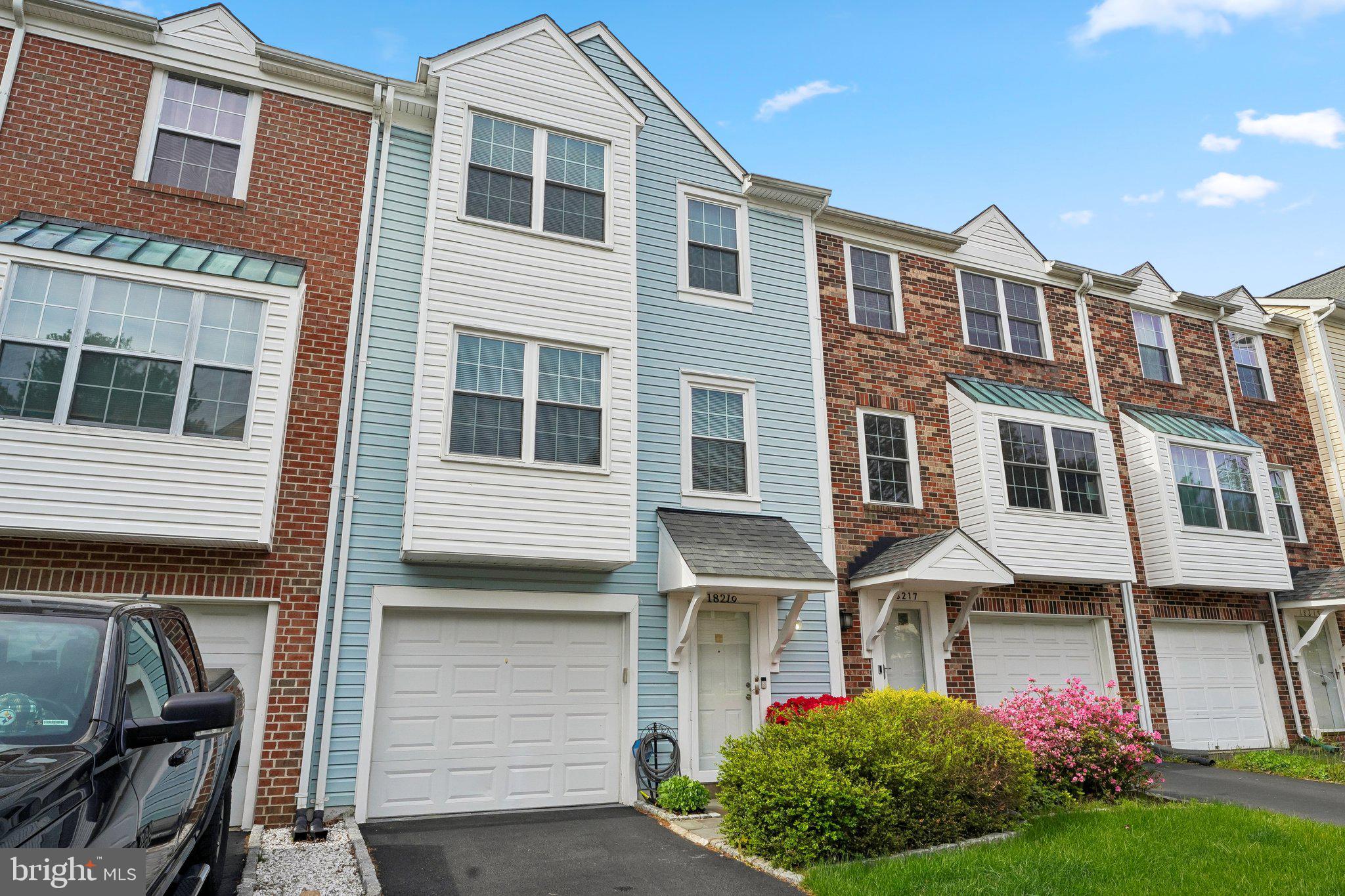 18219 FOX CHASE CIRCLE