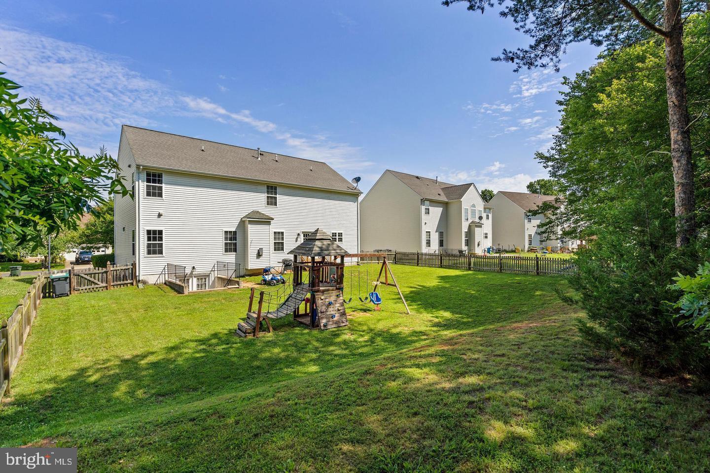 REDWOOD LAKES - Residential Lease