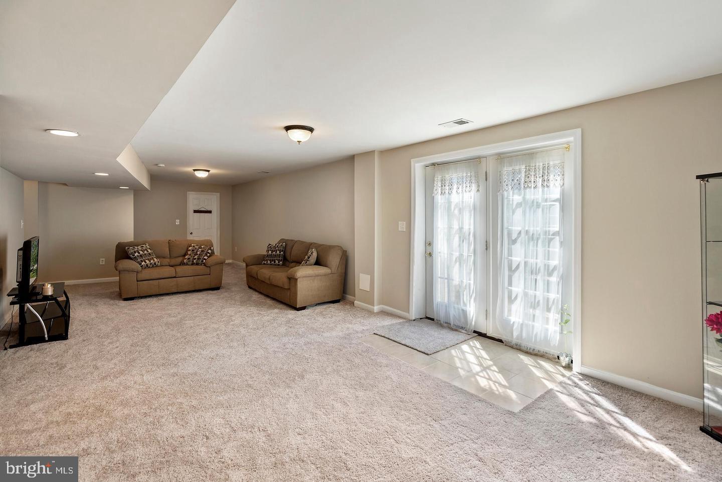 REDWOOD LAKES - Residential Lease