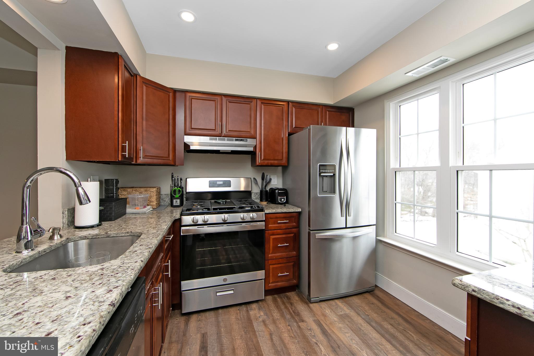 SOCIETY PL - Residential