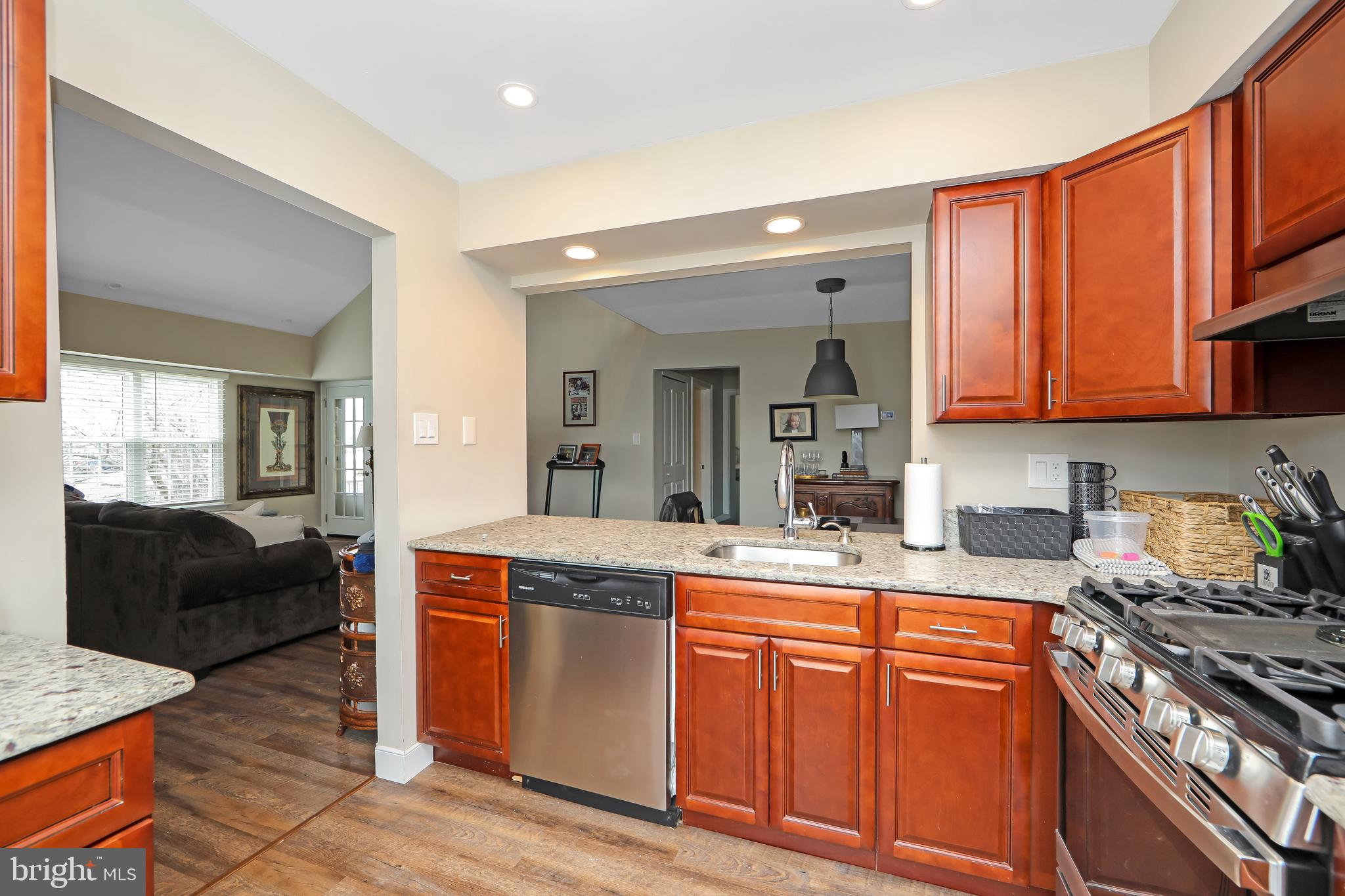 SOCIETY PL - Residential