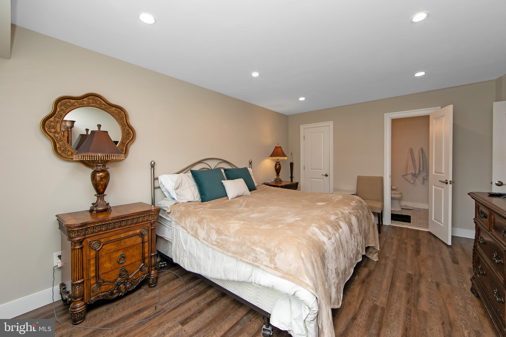 SOCIETY PL - Residential