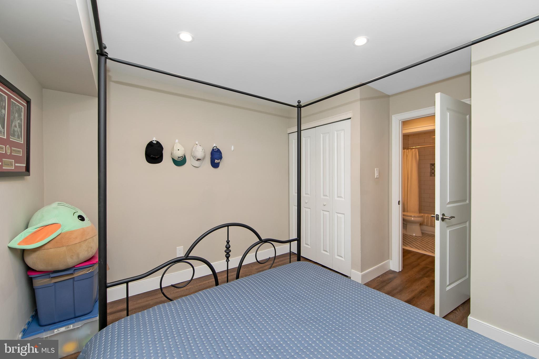 SOCIETY PL - Residential