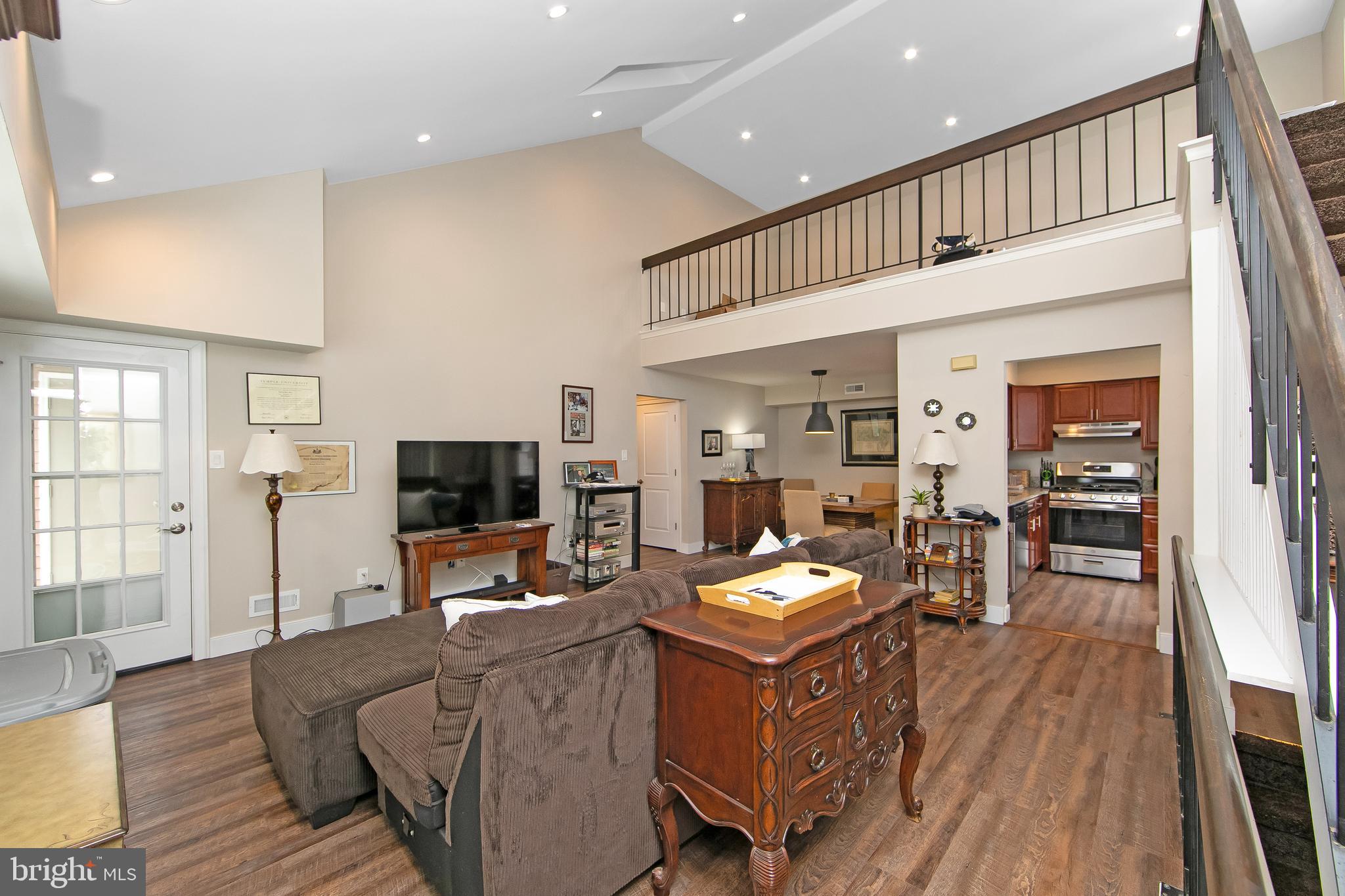 SOCIETY PL - Residential