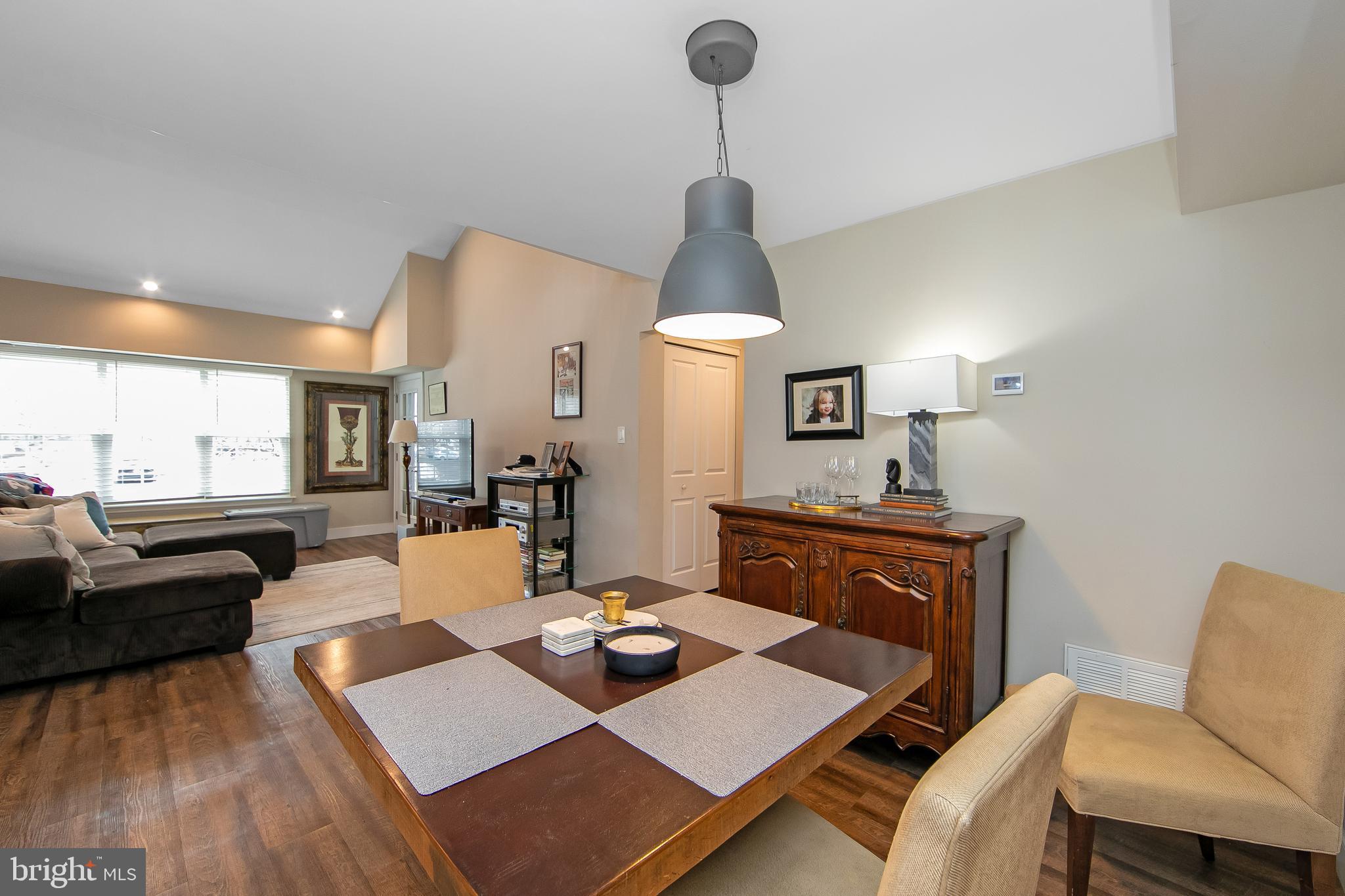 SOCIETY PL - Residential