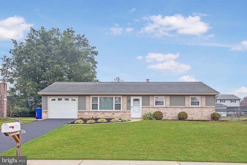 Photo of 238 Perry Avenue, YORK, PA 17408 (MLS # PAYK2090636)
