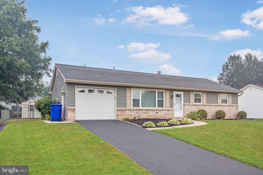Photo of 238 Perry Avenue, YORK, PA 17408 (MLS # PAYK2090636)