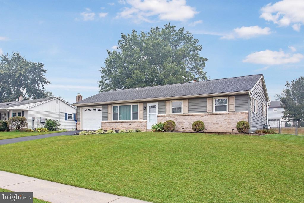 Photo of 238 Perry Avenue, YORK, PA 17408 (MLS # PAYK2090636)