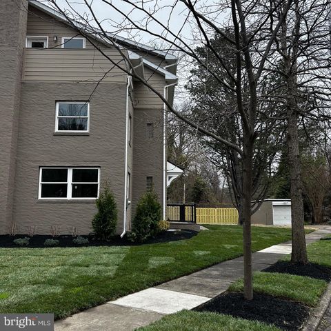 Townhouse For Sale - 427 Grove Place Pl<br/> NARBERTH, PA 19072