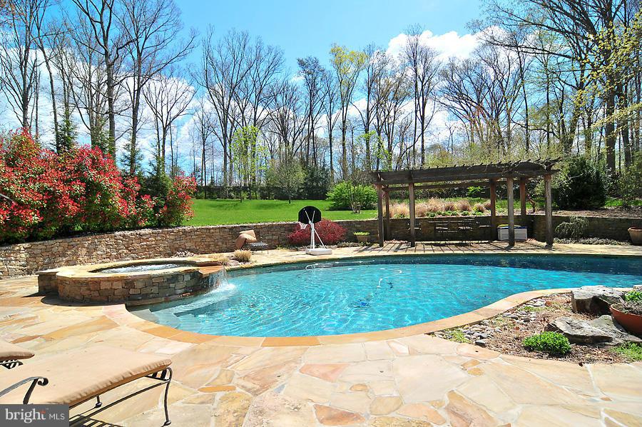 POTOMAC OUTSIDE - Residential