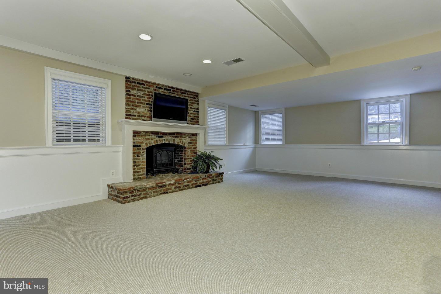 POTOMAC OUTSIDE - Residential