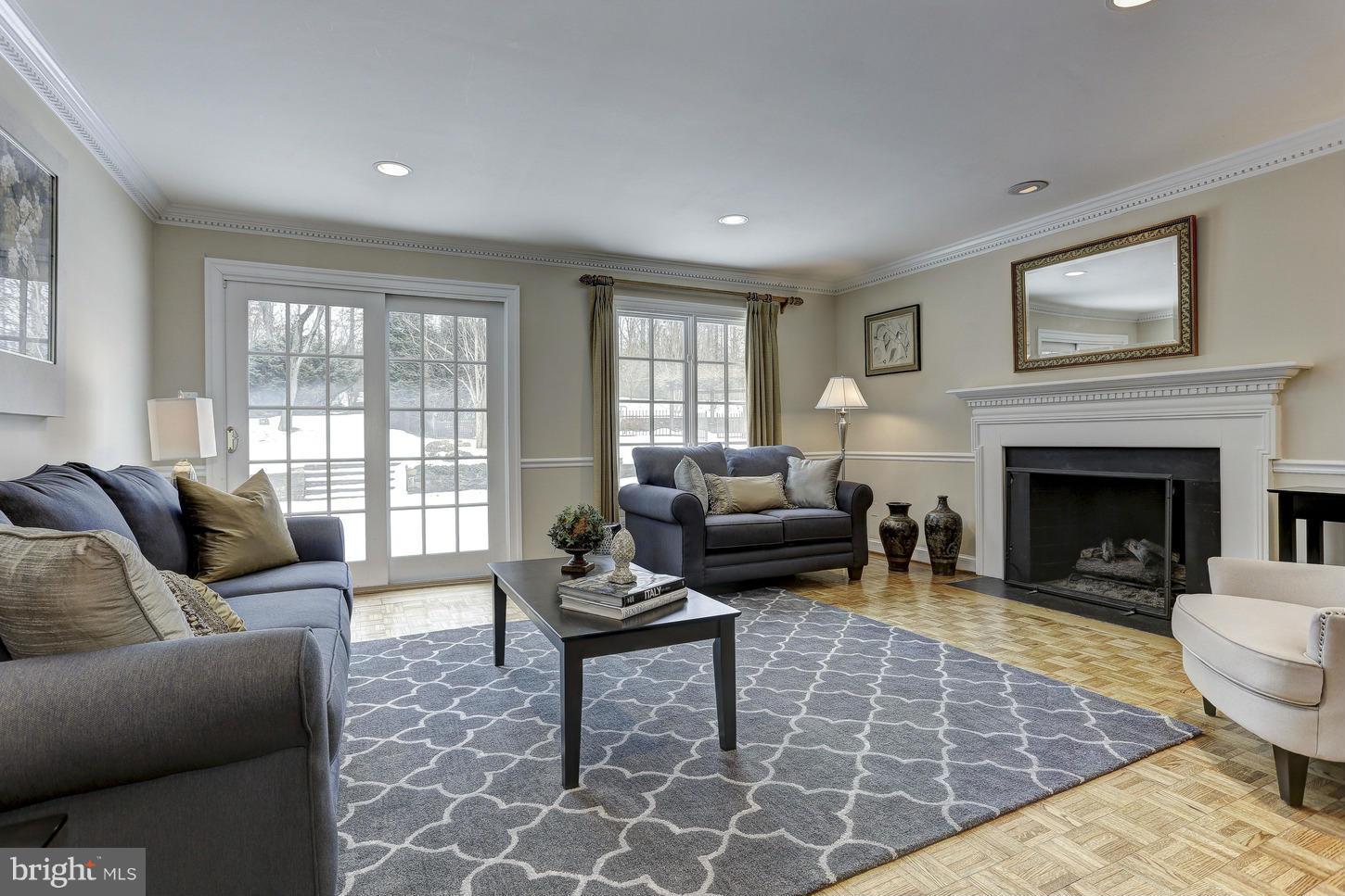 POTOMAC OUTSIDE - Residential