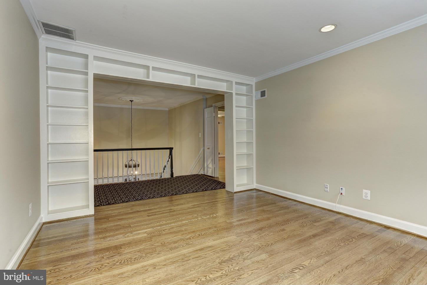 POTOMAC OUTSIDE - Residential