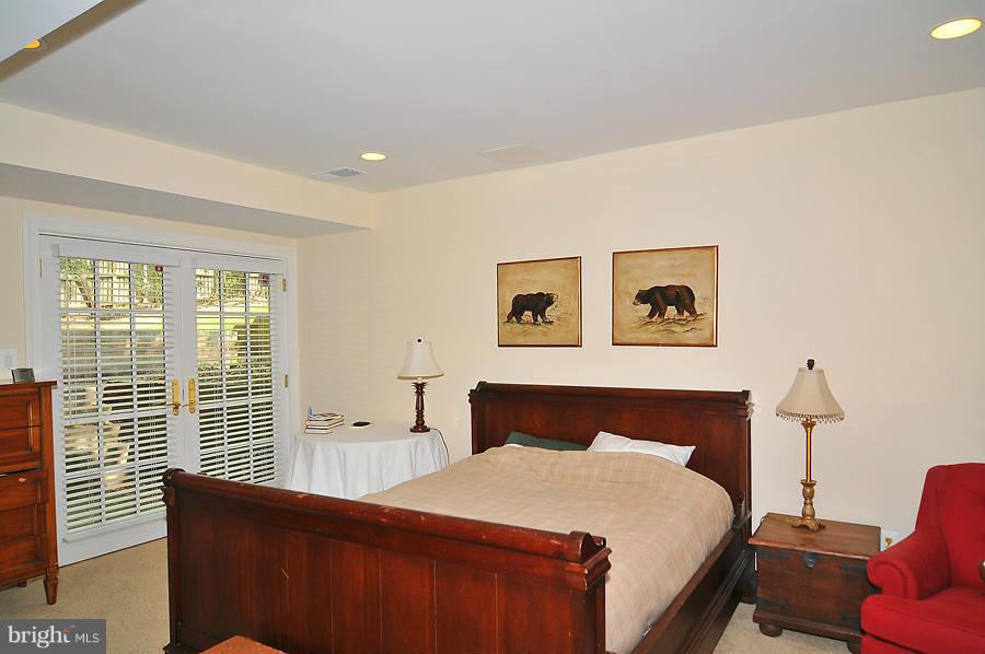 POTOMAC OUTSIDE - Residential