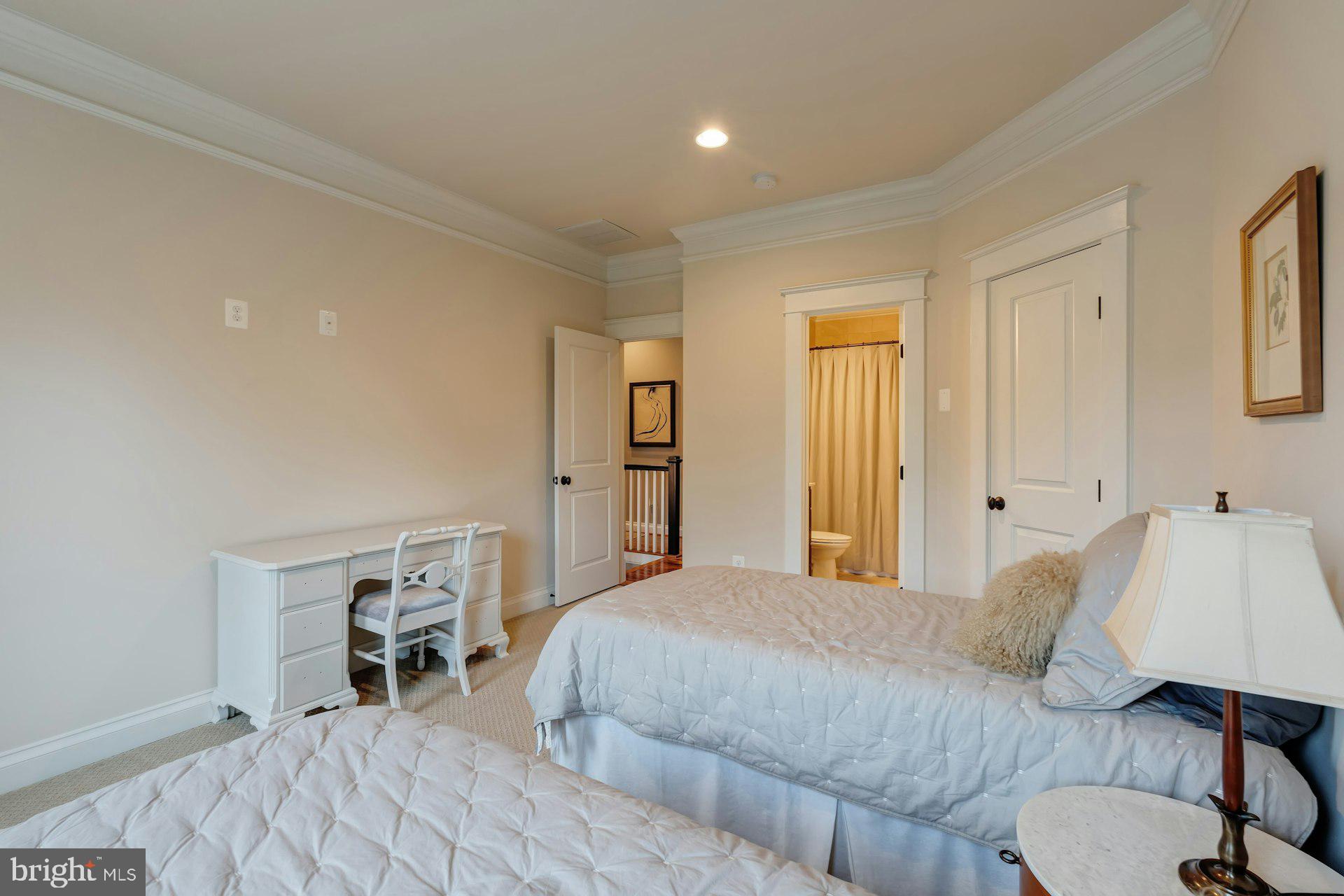 FALLS HILL - Residential