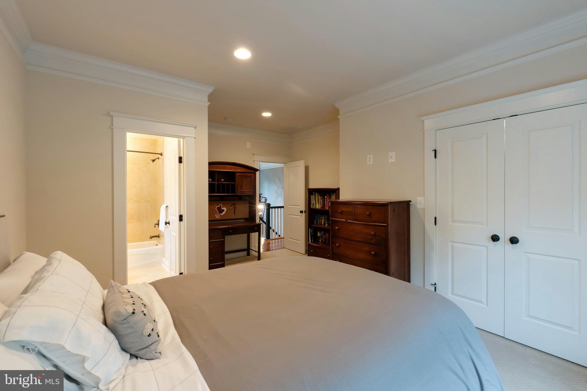 FALLS HILL - Residential