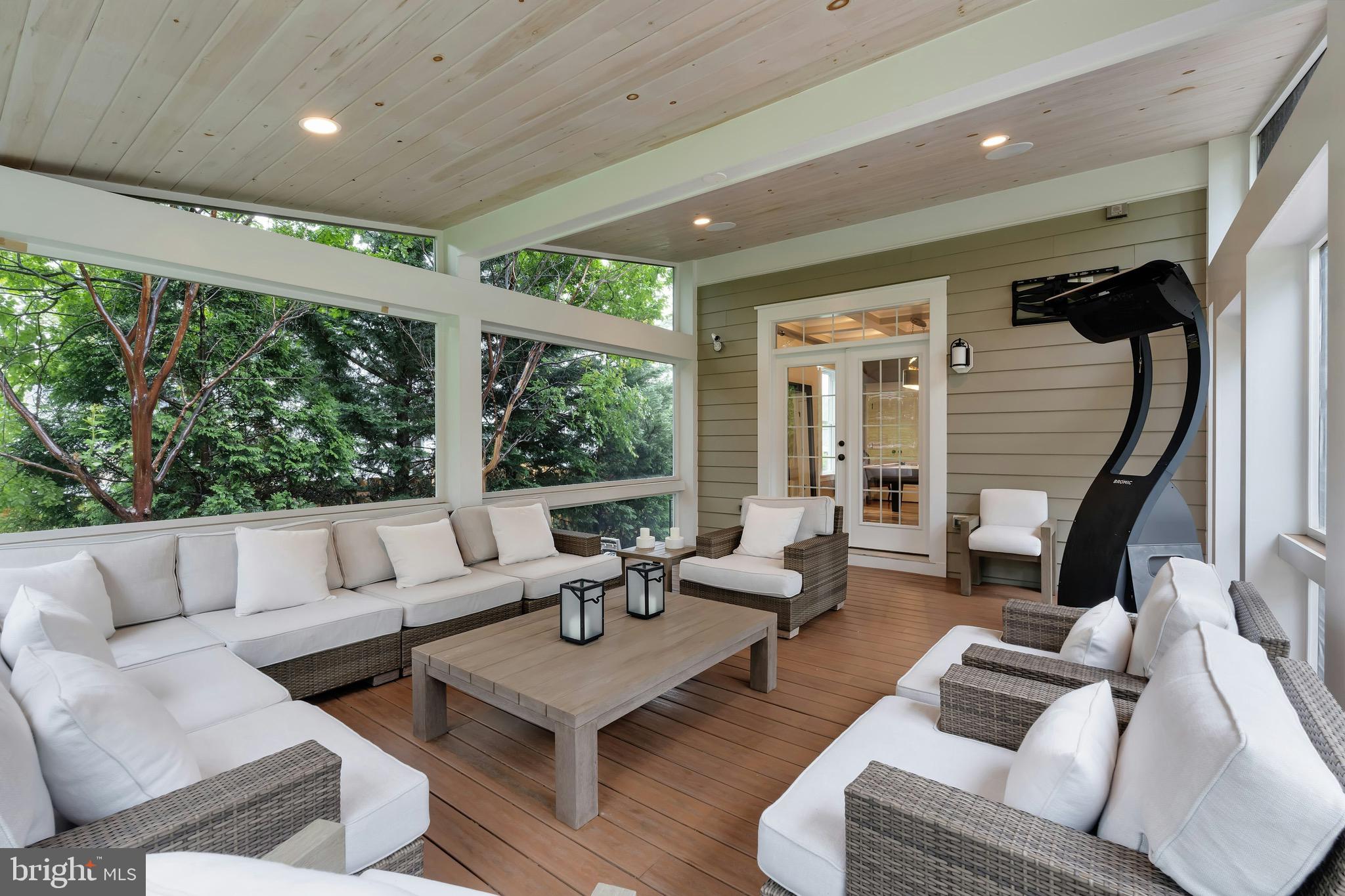 FALLS HILL - Residential