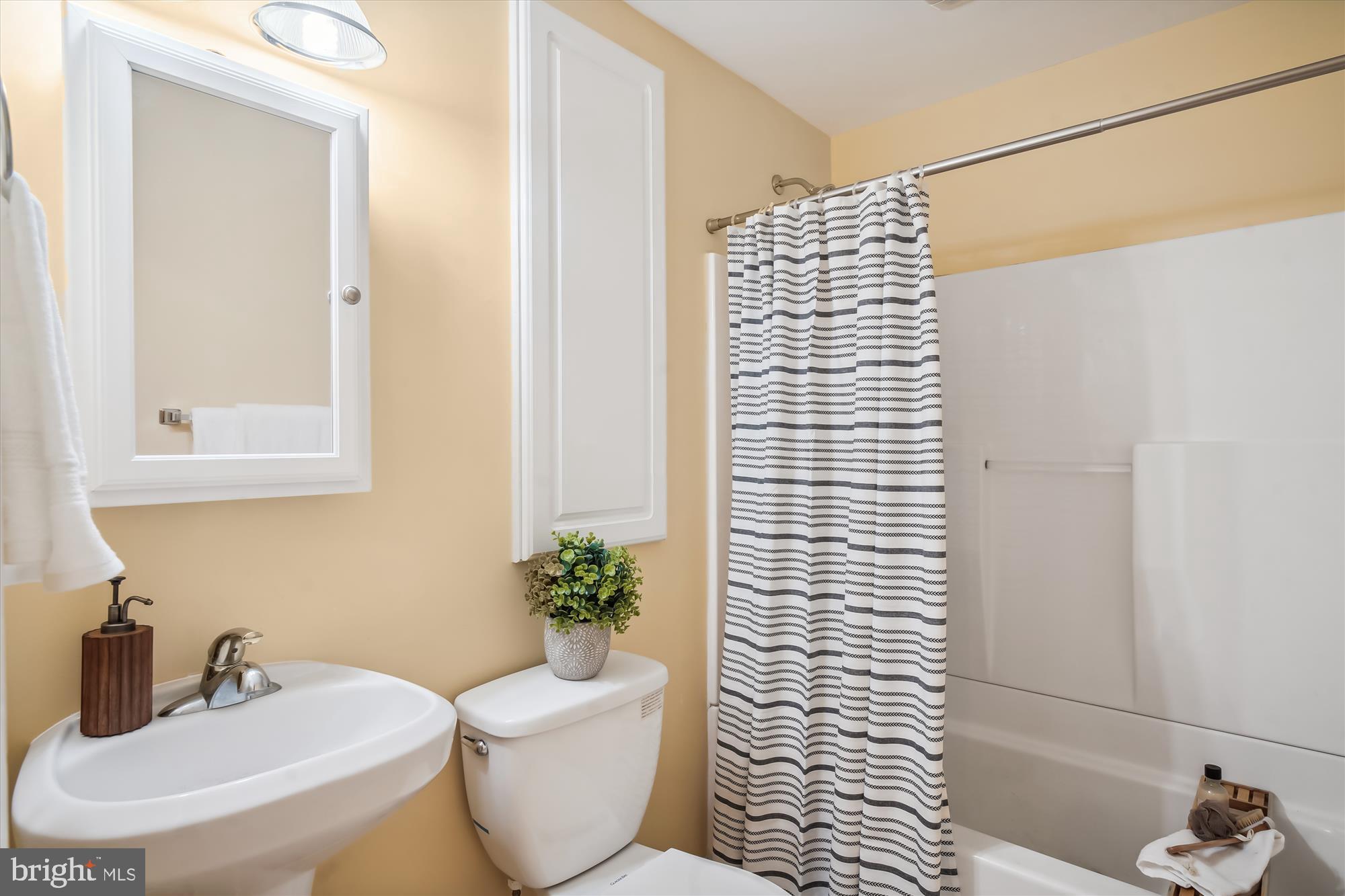 CAMBRIDGE FARMS - Residential