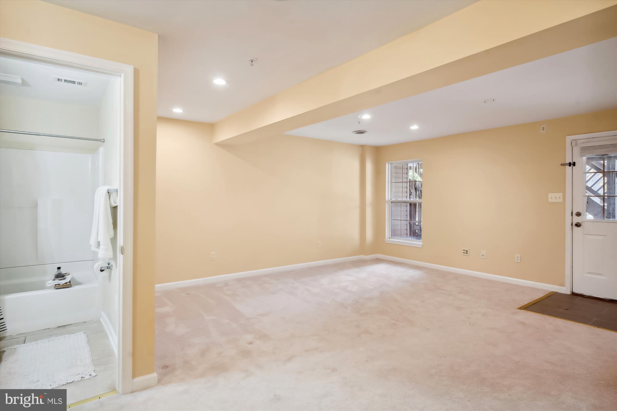 CAMBRIDGE FARMS - Residential