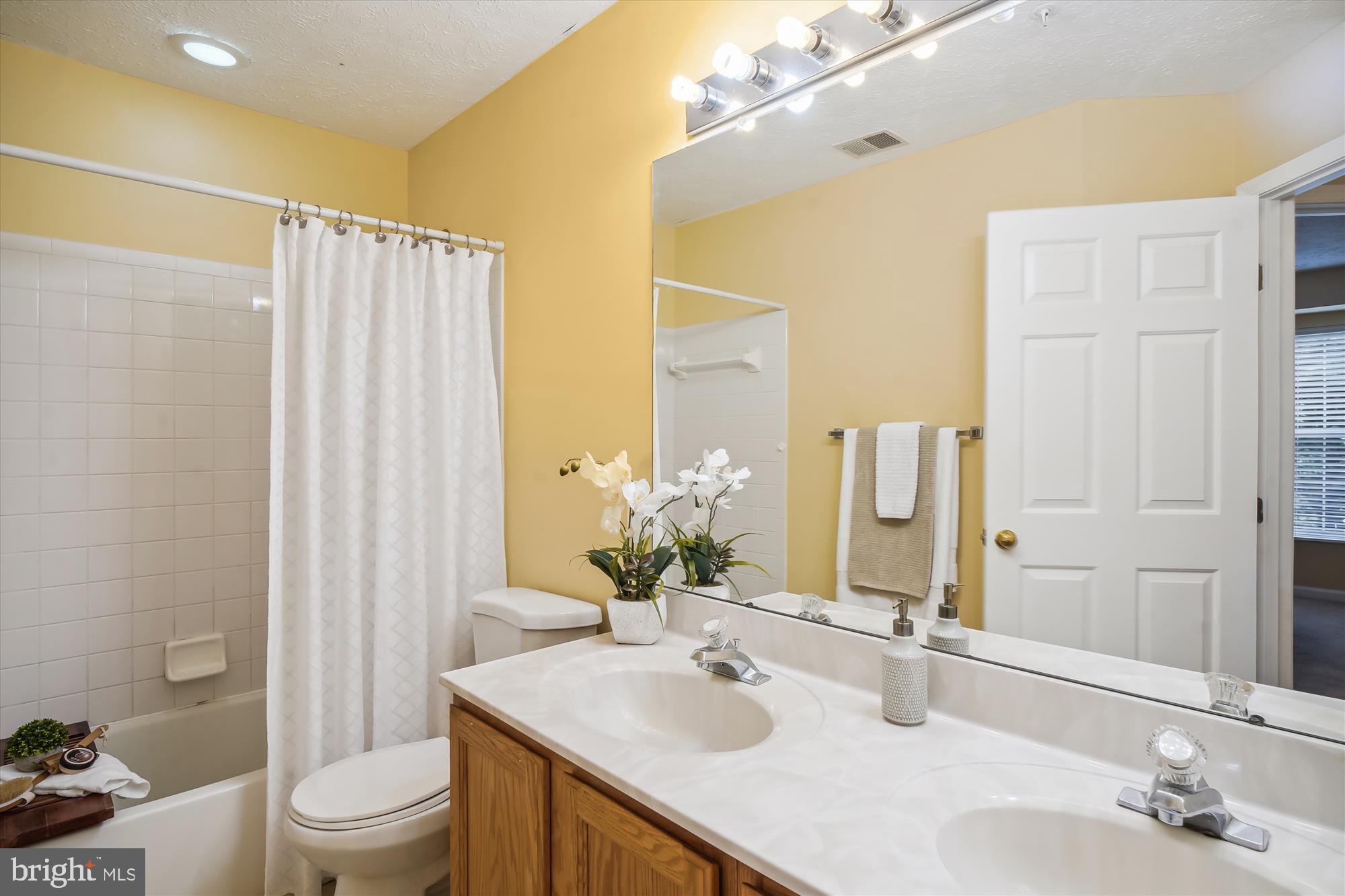 CAMBRIDGE FARMS - Residential