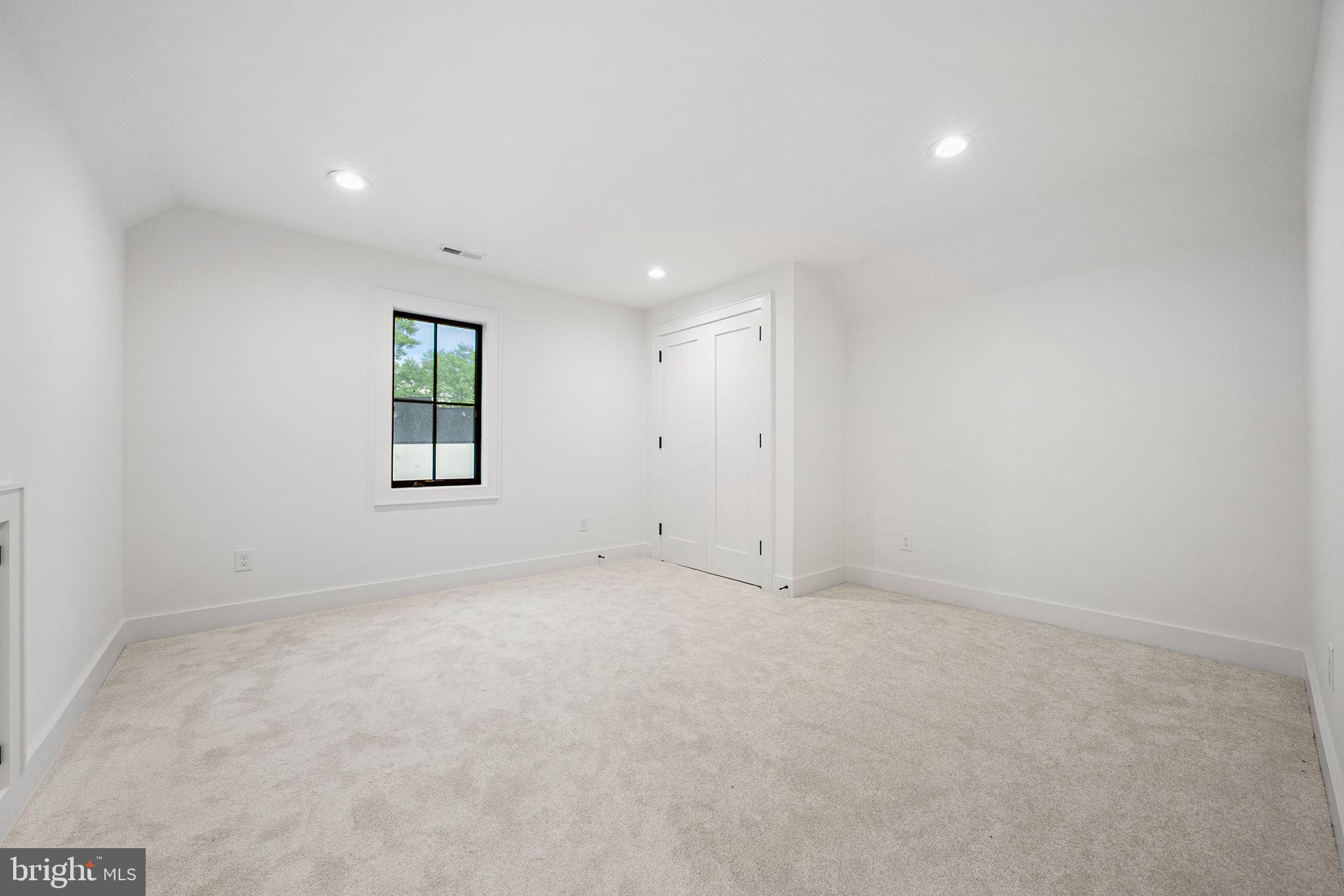 BROYHILL FOREST - Residential