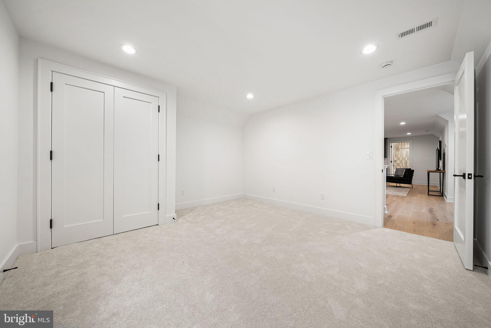 BROYHILL FOREST - Residential