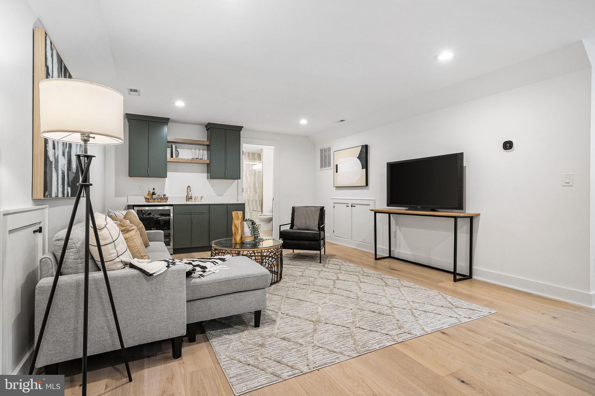 BROYHILL FOREST - Residential