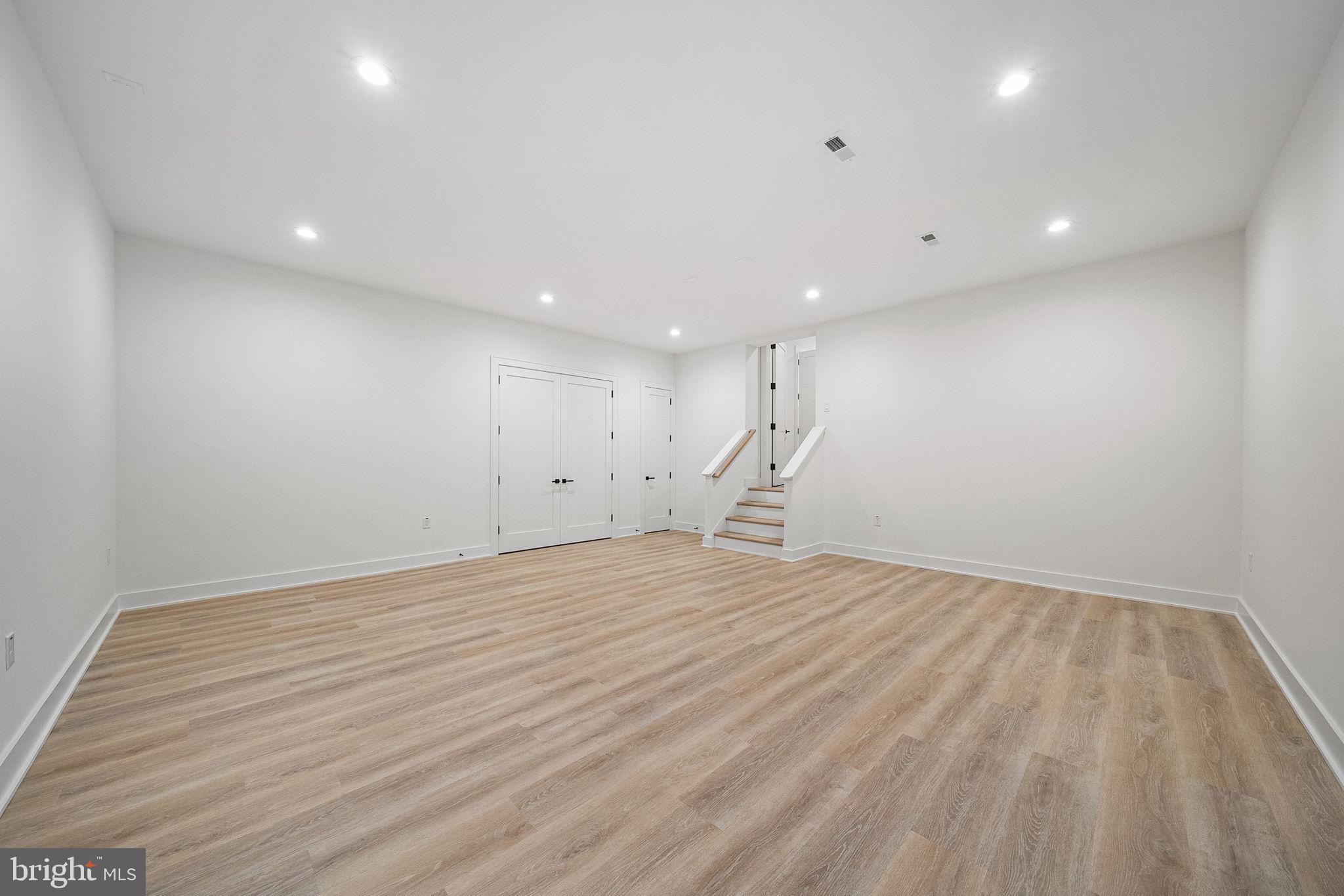 BROYHILL FOREST - Residential