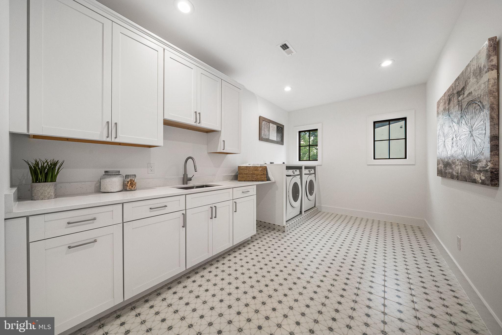 BROYHILL FOREST - Residential