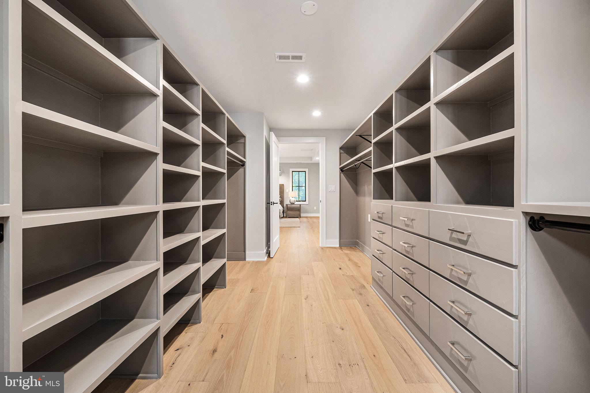 BROYHILL FOREST - Residential