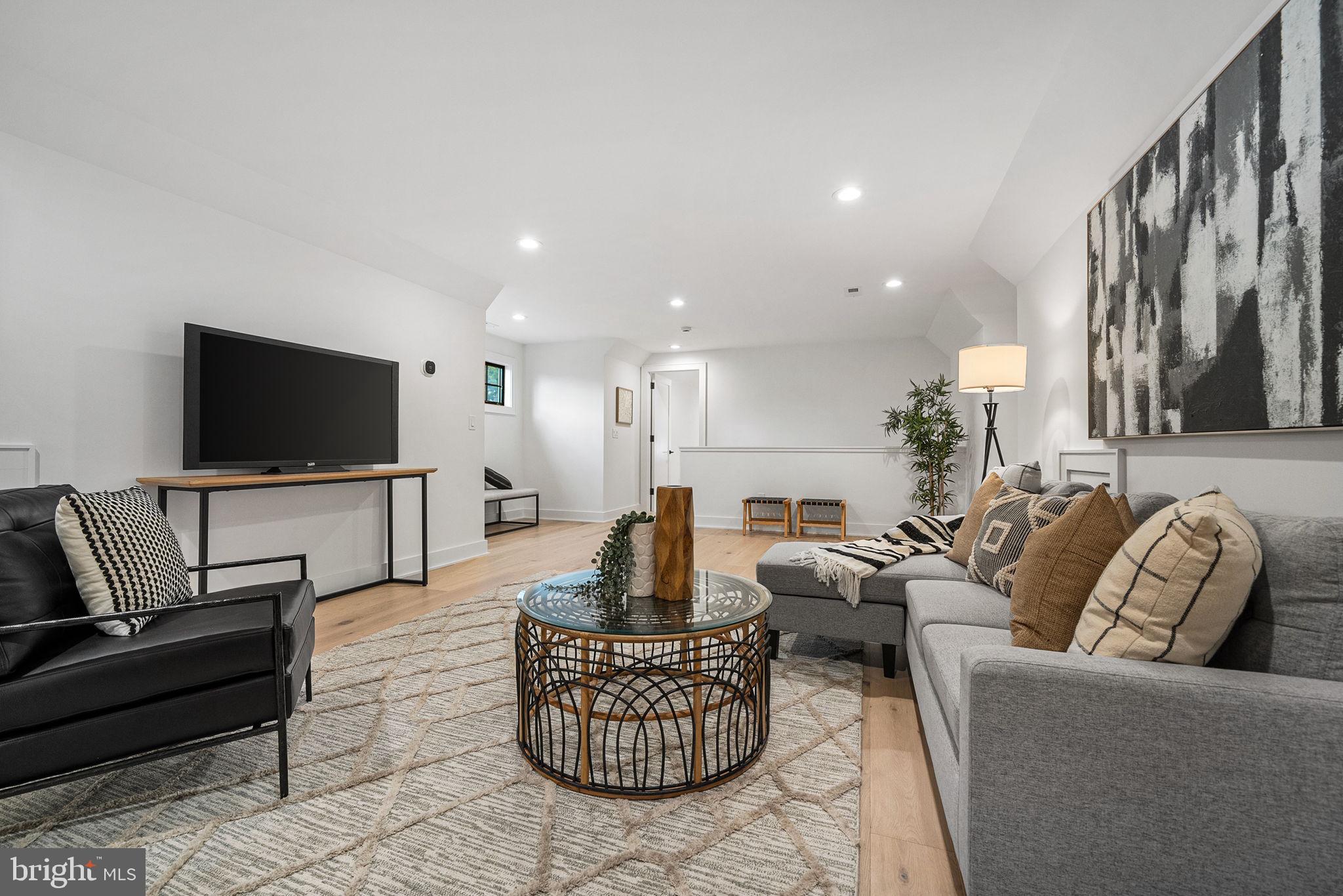 BROYHILL FOREST - Residential