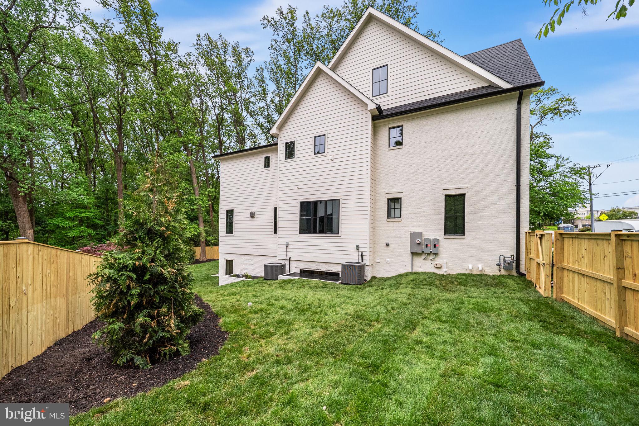 BROYHILL FOREST - Residential