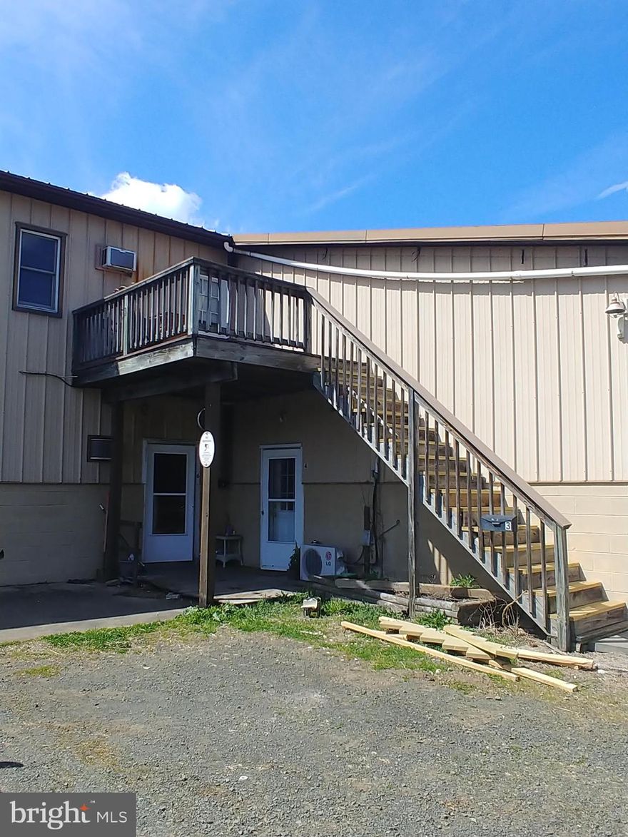 Private living in large 2 bedroom apartment located on the farm. All utilities and basic satellite tv service included. Wifi may not be available unless through satellite which would be an additional cost to Tenant along with a landline if required as one is not provided..