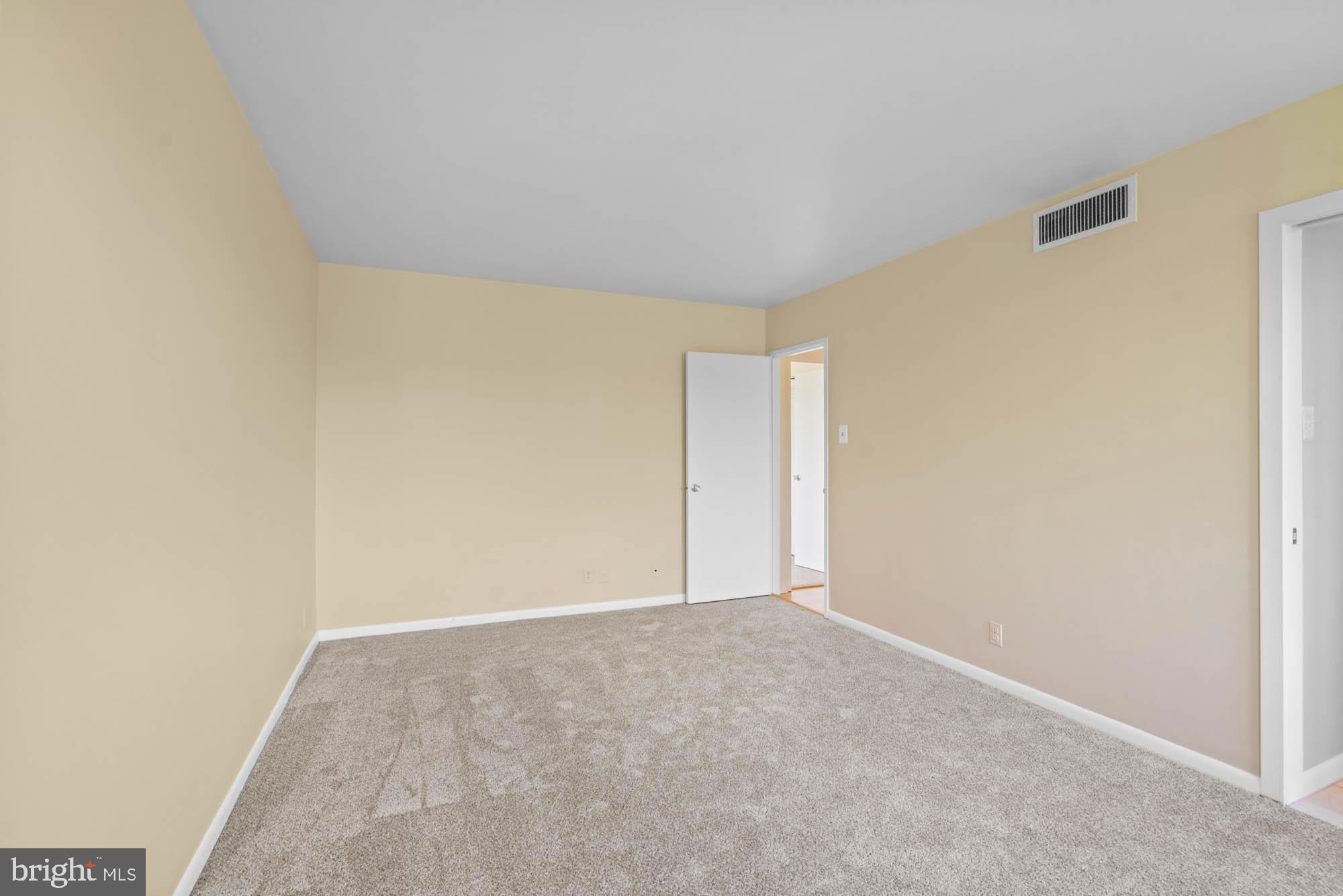 WHITEHALL - Residential