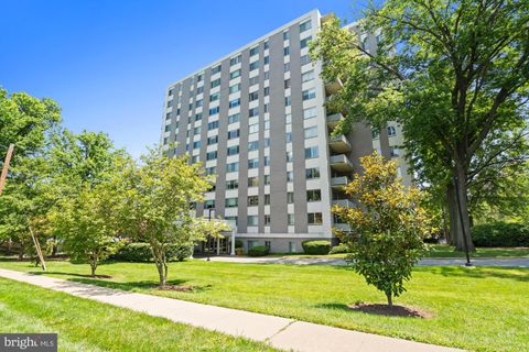 Photo of 8315 N Brook Lane #2-806, BETHESDA, MD 20814 (MLS # MDMC2166474)