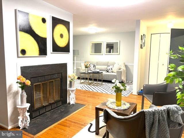 FARMINGDALE - Residential