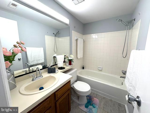 FARMINGDALE - Residential
