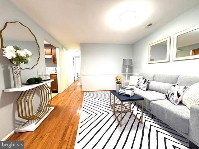 FARMINGDALE - Residential