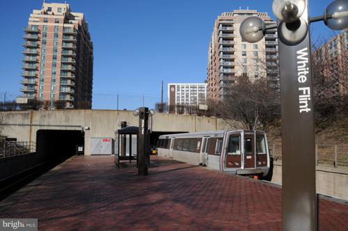 GALLERY AT WHITE FLINT - Residential Lease