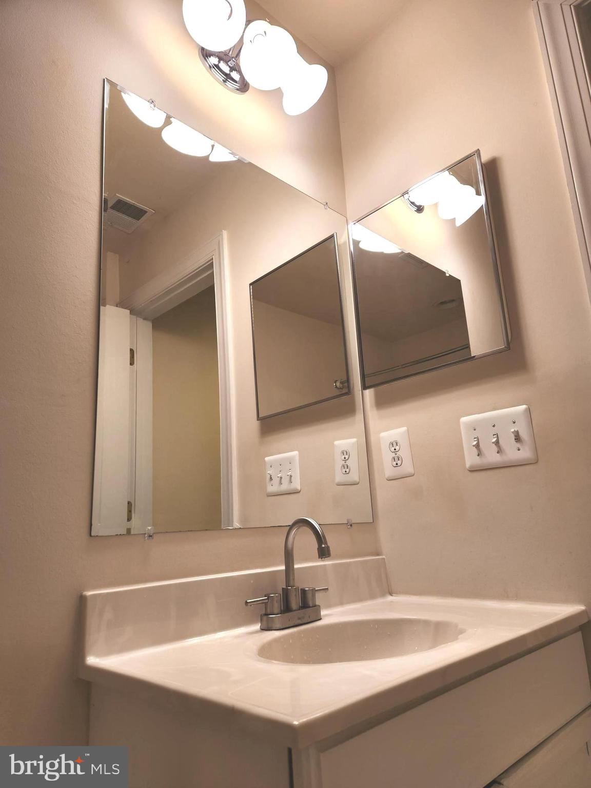 ELMWOOD - Residential Lease