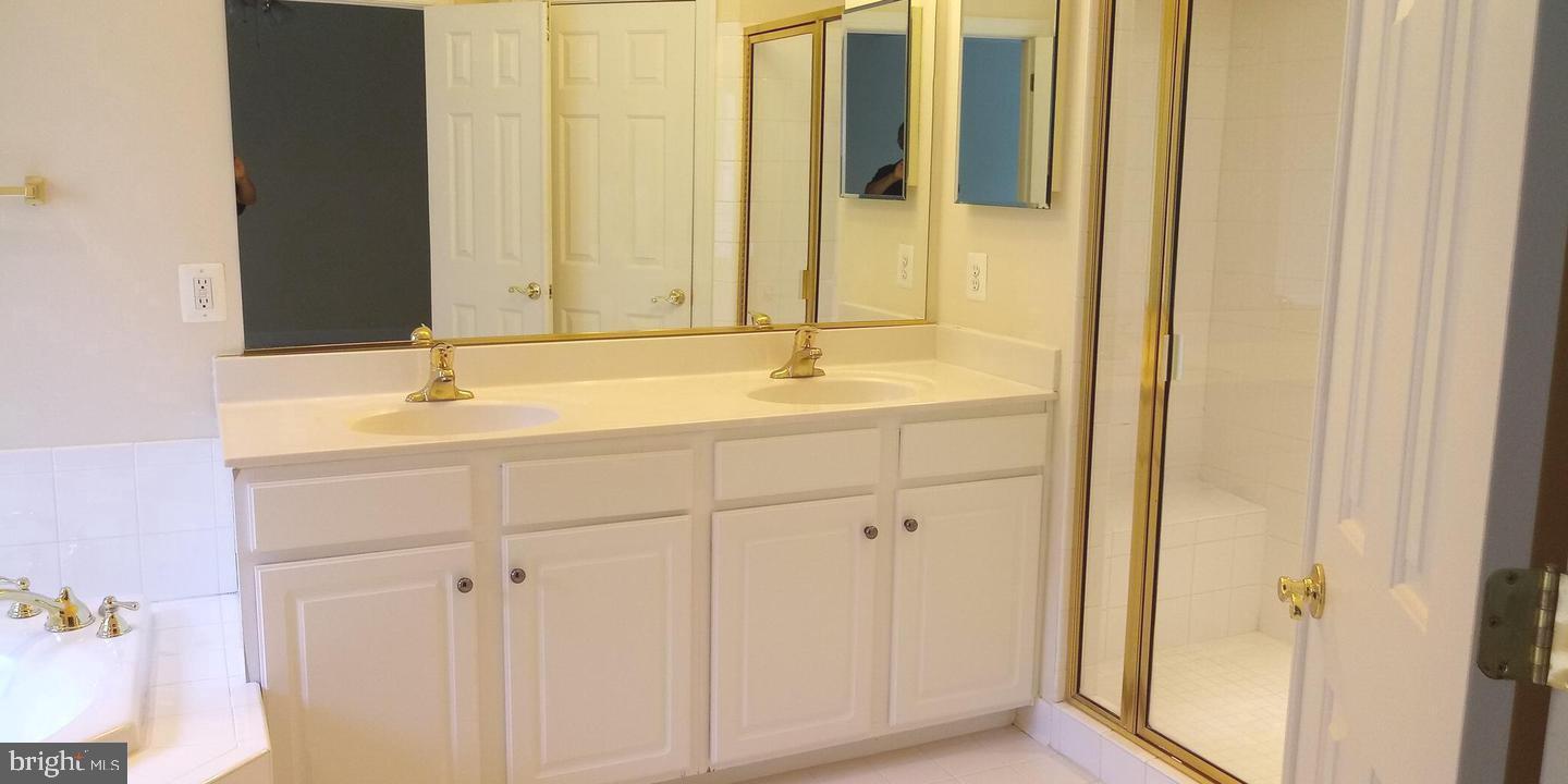 ELMWOOD - Residential Lease