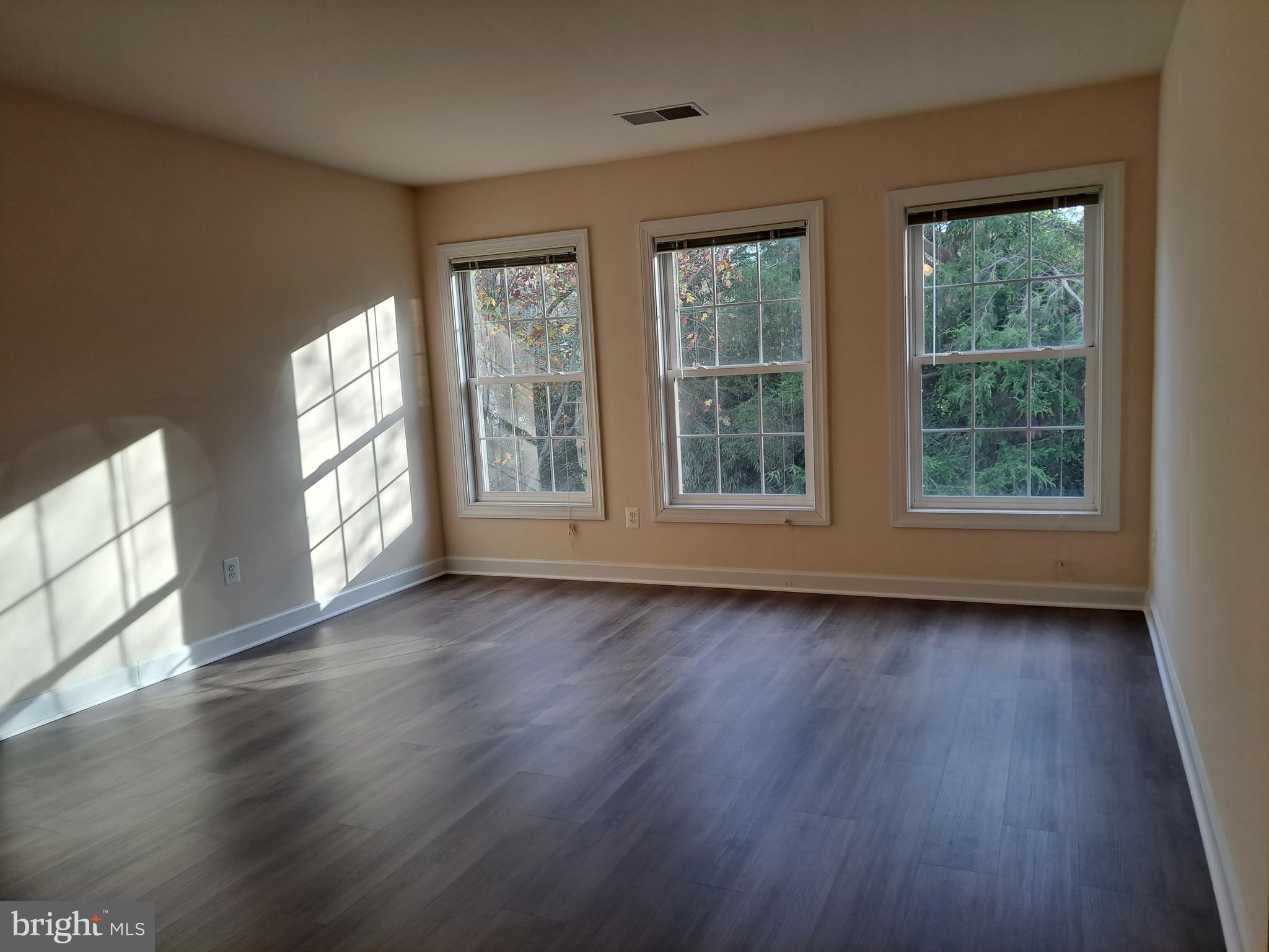 ELMWOOD - Residential Lease