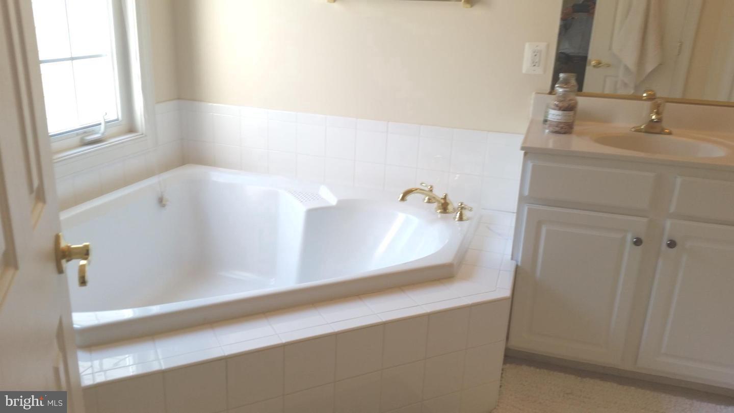 ELMWOOD - Residential Lease