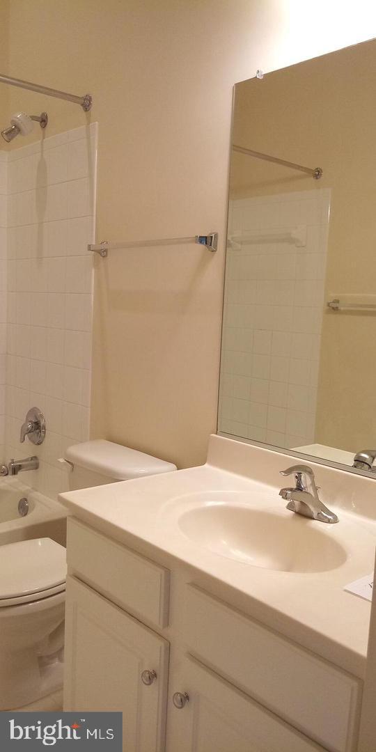 ELMWOOD - Residential Lease